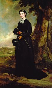 Giovane donna con abito da equitazione nero in un paesaggio